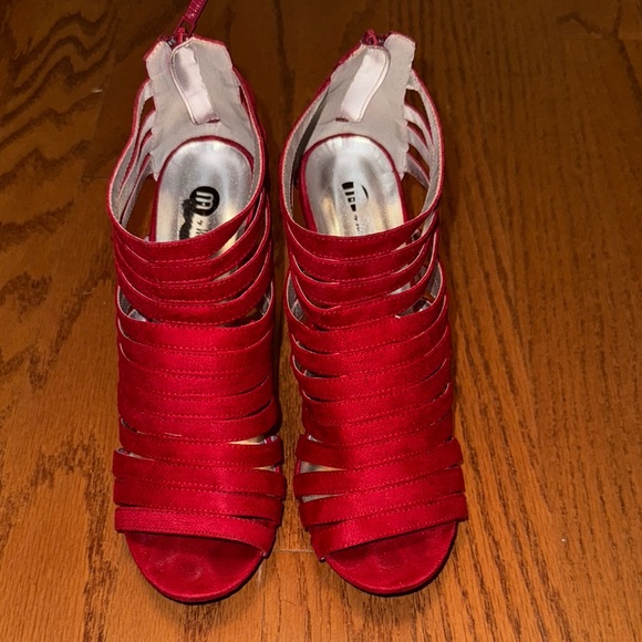 Elegant Red Strappy Women's Heels - Picture 1 of 4